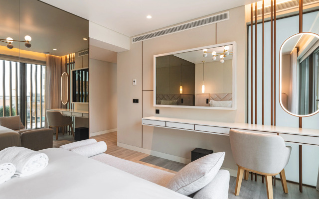 Luster Hotel