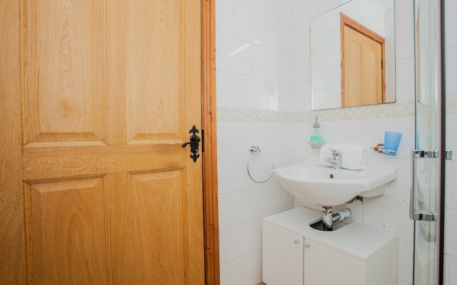 Central 3 Bedroom Townhouse Near O'Connell Street