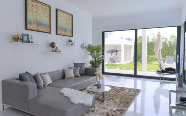 Villa with Shared Pool in Central Pattaya - Palmc15