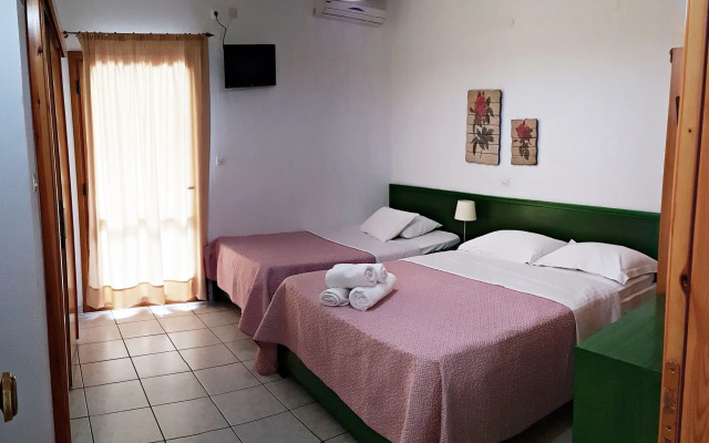 Studios & Apartments Efrosini
