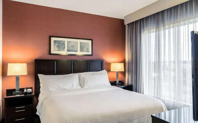 Embassy Suites by Hilton Newark Airport