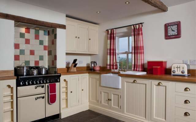 Luxurious Holiday Home in Crickhowell Garden