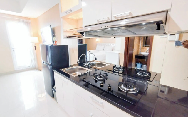 Stunning Studio with Strategic Location at Grand Sungkono Lagoon Apartment