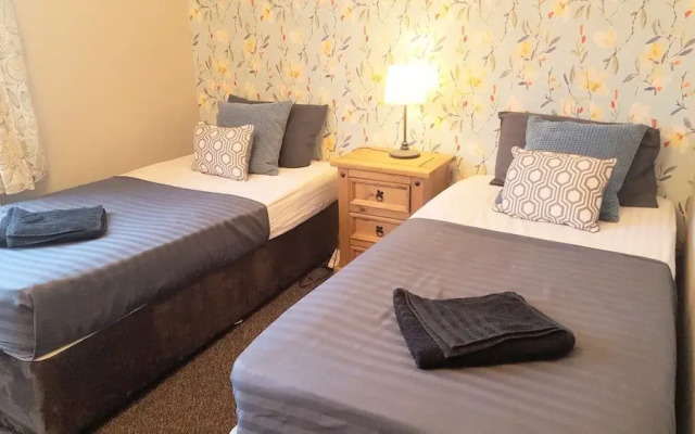 Dragon - Queen Vic House 2 Bedroom Home