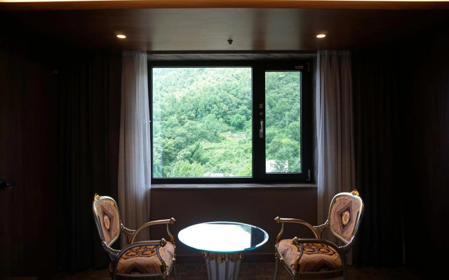 Mudeungpark Hotel