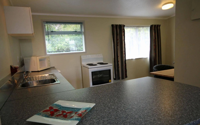 Spinnaker Motel