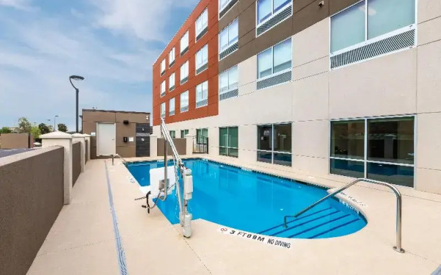 Holiday Inn Express & Suites Greenville - Taylors