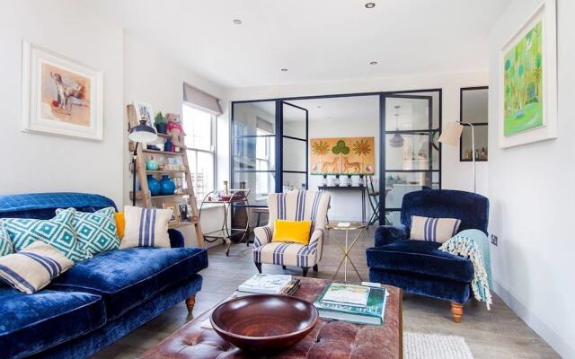 Quirky 2BR flat with terrace, near Shoreditch!