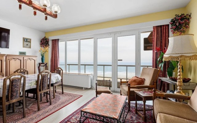 Tranquil Apartment With sea View