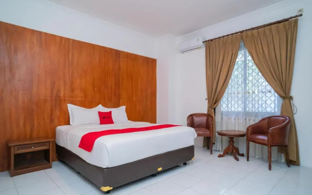 RedDoorz Plus at Hotel Surya Solo