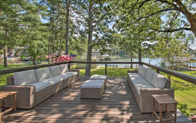Deck, Fire Pit: Waterfront Lake Hamilton Home