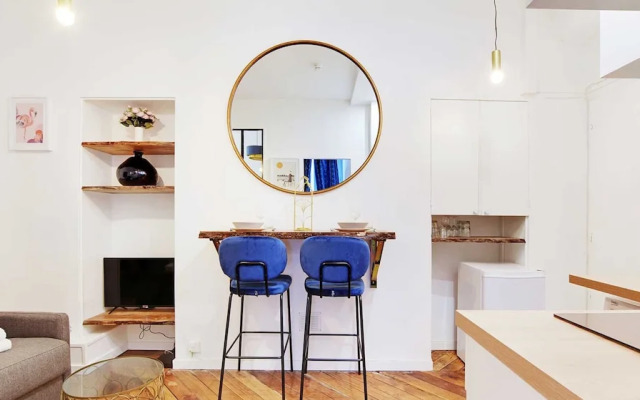 Chic Apartment in Paris for Couple