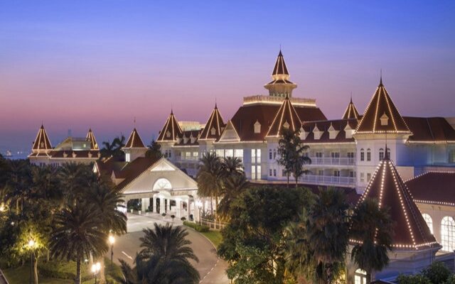 Hong Kong Disneyland Hotel