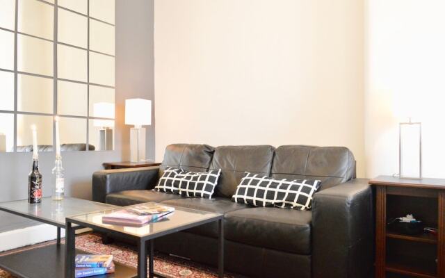 Modern Flat Near City Centre
