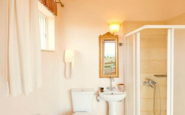 Peaceful Villa on Kamilari with Pool And Sun Lounger