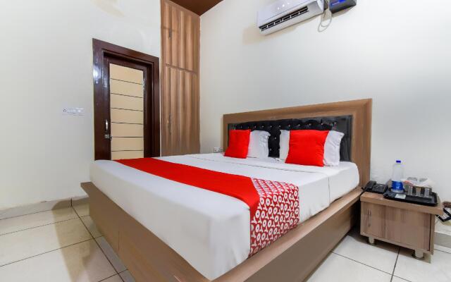 OYO 46921 Hotel Amigo