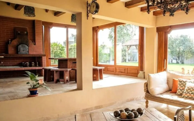 Luxury Guayllabamba House Gym Jacuzzi Parking Pool Wifi