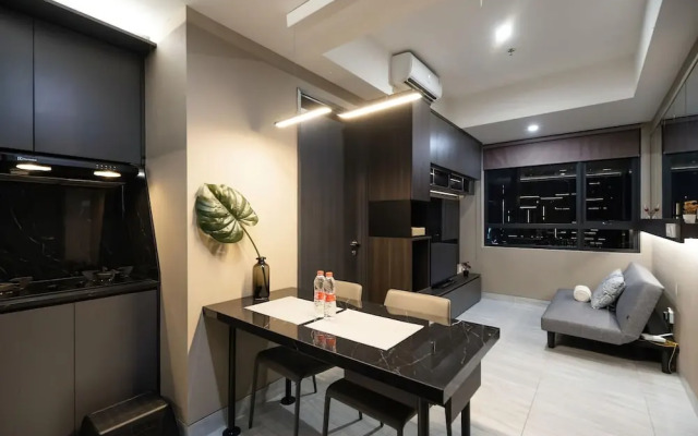 Premium Collins Boulevard Near Airport