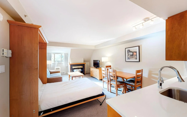 Whistler Peak Lodge