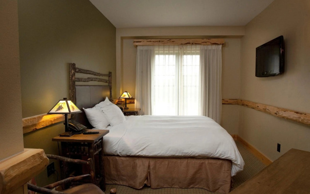 Hope Lake Lodge & Indoor Waterpark