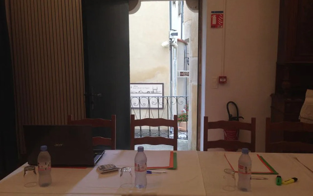 hostellerie de labbaye de frigolet