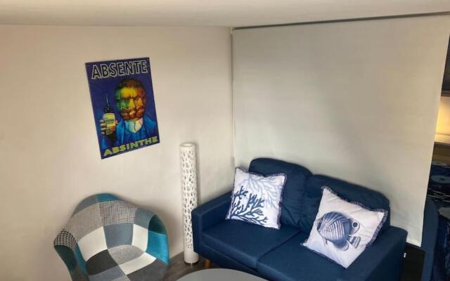 Studio rénové avec piscine proche Saint-Tropez