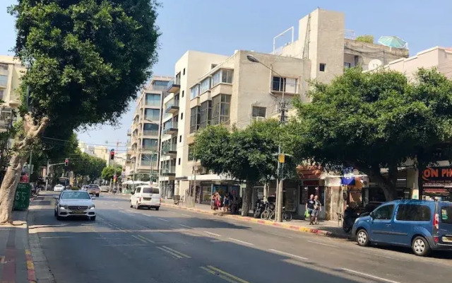 Classic 1BR in City Center near Beach by FeelHome
