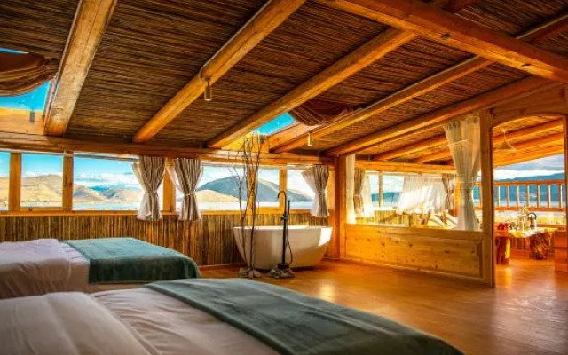 Renqing Cimu Mei Court