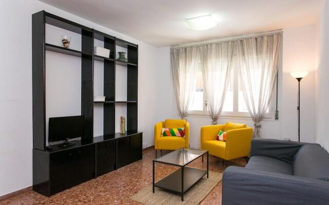 Spacious & Quiet 4 Bedroom Apartment