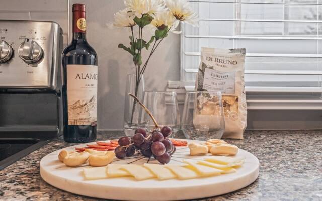 East Passyunk Trendy Apartment