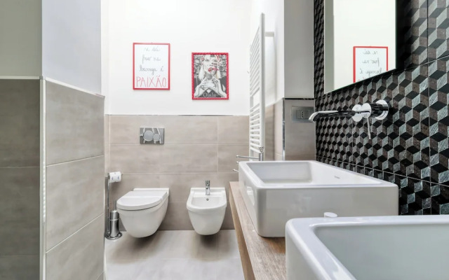 Elegant apt with parking and balcony