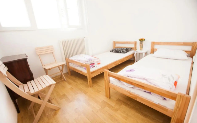 Hostel Jellostone