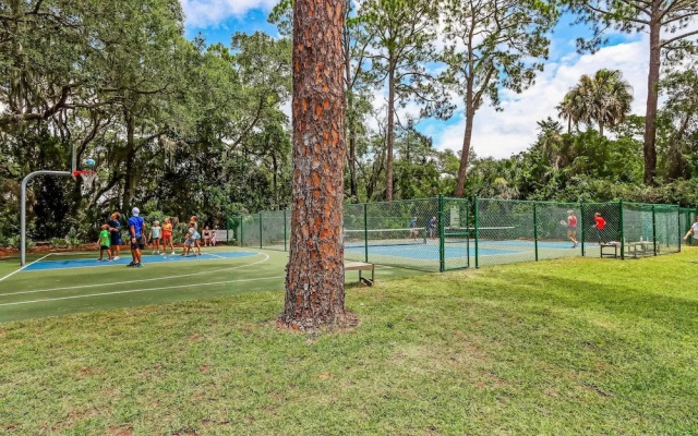 Fairway Oaks Villa Condo includes 2 Bicycles for Rides on Wonderful Bike Trail by RedAwning