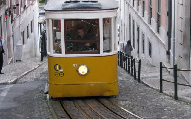 Remodeled Historic Apartment in Bairro Alto