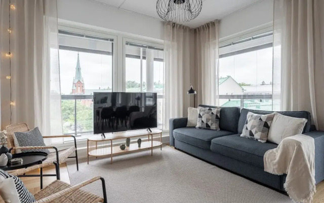 Modern 2BR Apartment with Sauna & Large Balcony