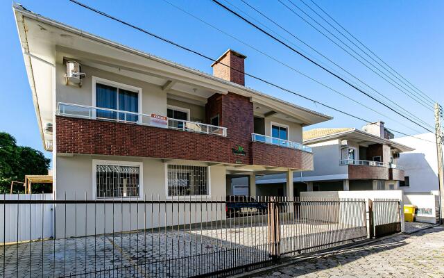 Apto amplo e moderno no Santinho VER102