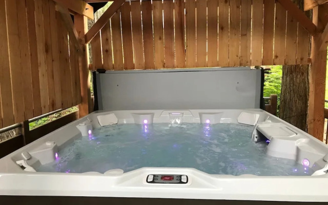 Slopes Spokes Alaska Large HOT TUB