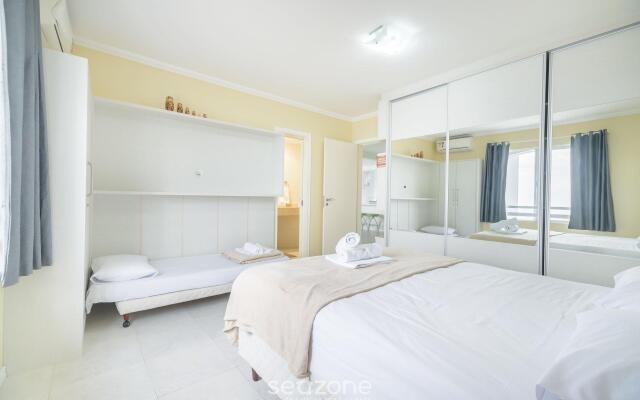 Apto 2Q beira mar c/ garagem em BC NVI501