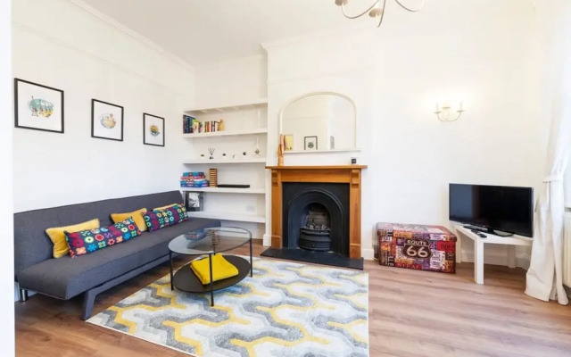 The Parade: Central Flat With Parking