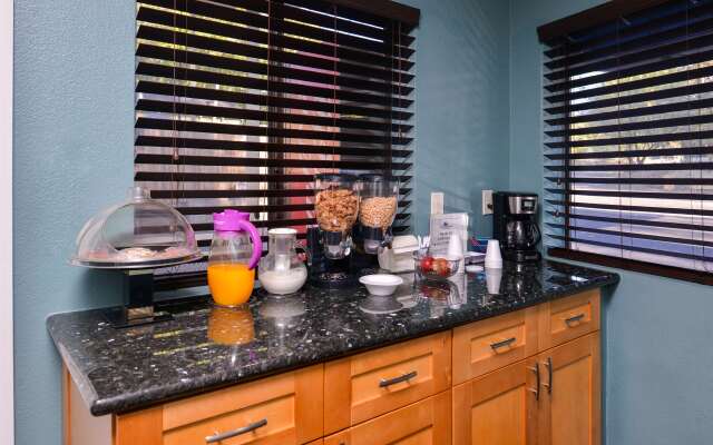 Americas Best Value Inn & Suites Clearlake Wine Country