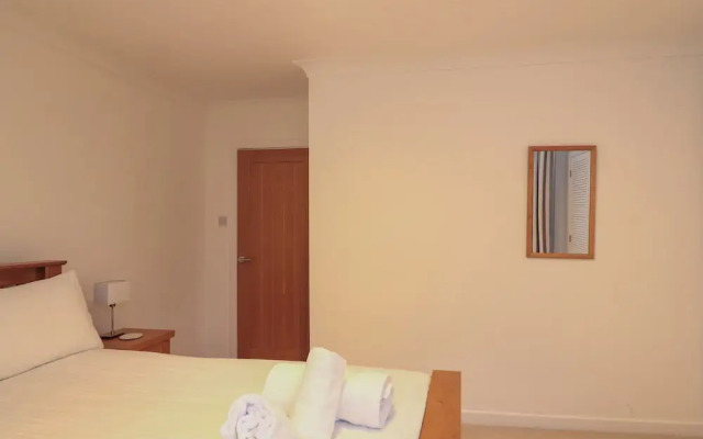 3 Hamstone Court