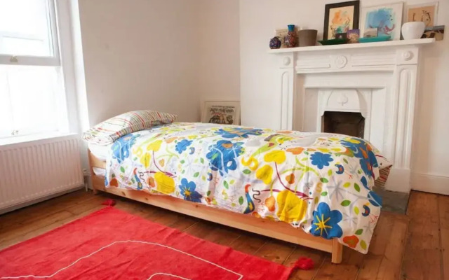Spacious 3 Bedroom Georgian House in Bristol