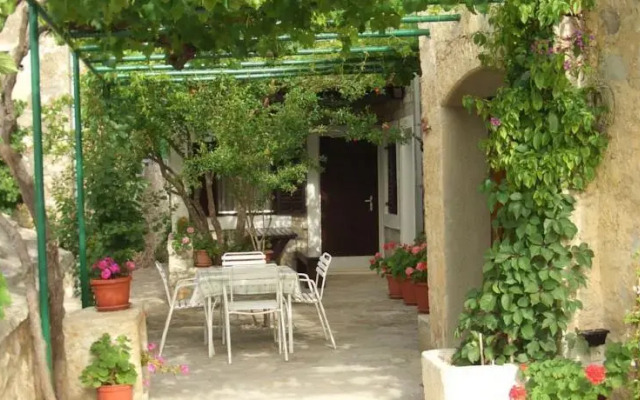 Paradise Stone Apartments