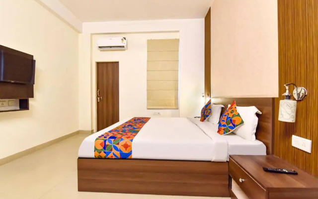 OYO 9571 Hotel Aditya Residency