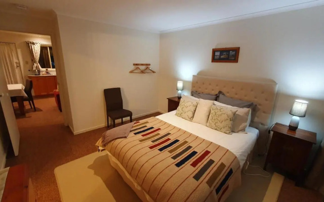 Oaktree Guest House