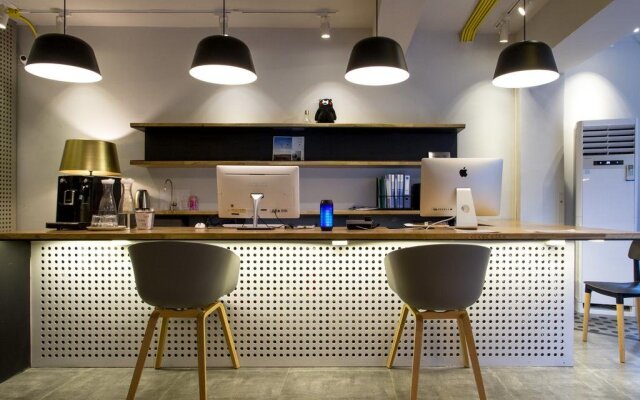 Metro Hub Hostel
