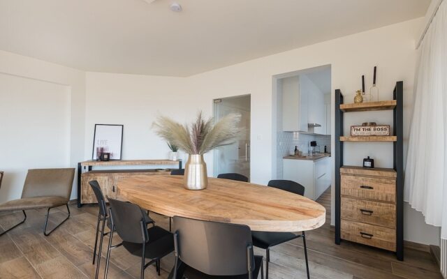 Stay With View, Ostend