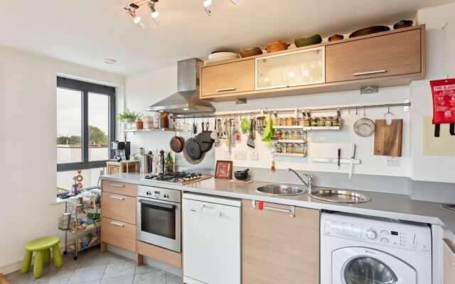 Amazing 2 Bed Apt W/balcony nr Stoke Newington