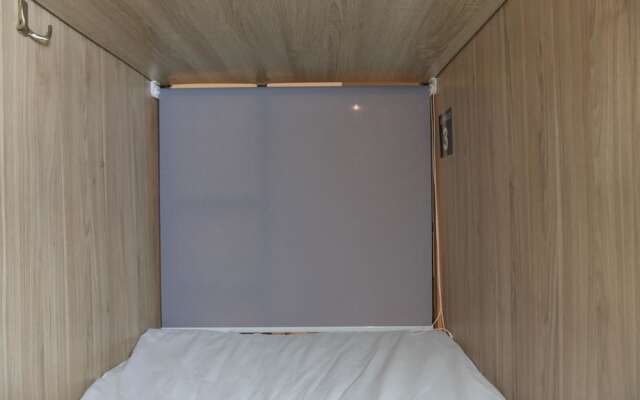 Lounge Capsule Hostel