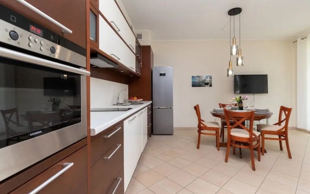 Patio Mare B8 Apartment by Renters